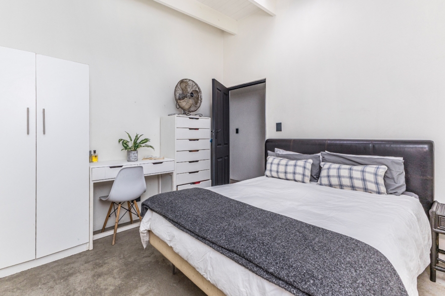 5 Bedroom Property for Sale in Mikro Park Western Cape